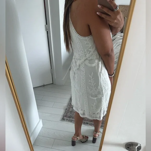 Embroidered Lace Jun Ivy Dress - Picture 8 of 9